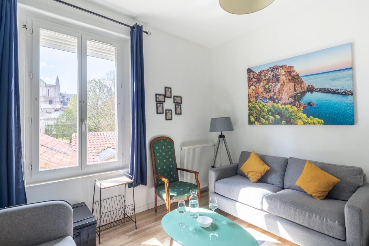 Superbe Appartement Dans Le Centre Historique Poitiers Exterior photo