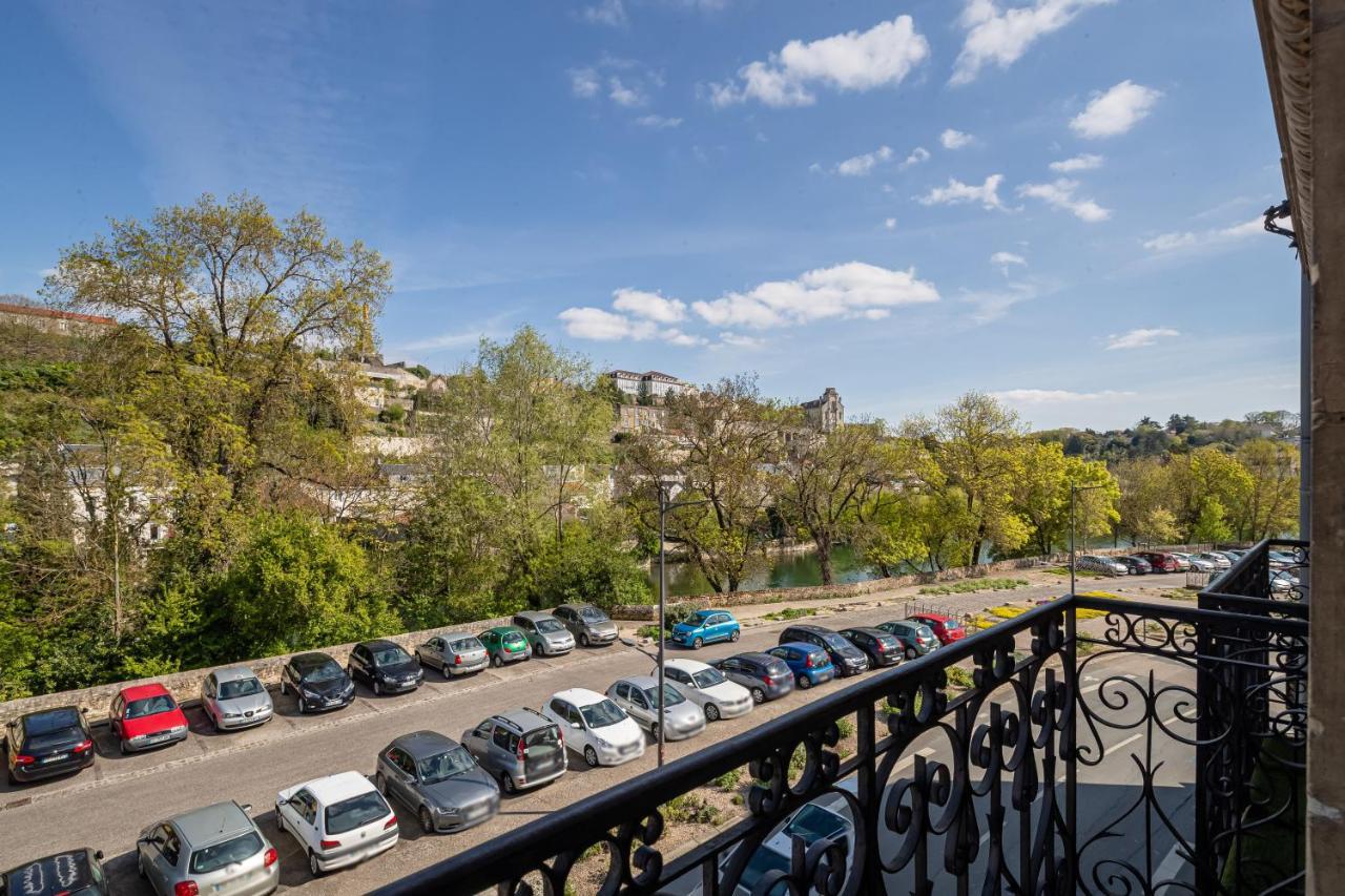 Superbe Appartement Dans Le Centre Historique Poitiers Exterior photo